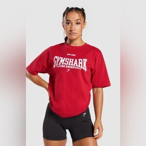 GYMSHARK Women’s Lifting Essentials Oversized T-Shirt -
Carmine Red- NWT